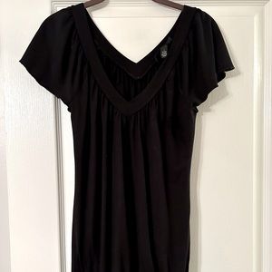 Lightweight cotton semi tunic length. Looks good with white or gray leggings.